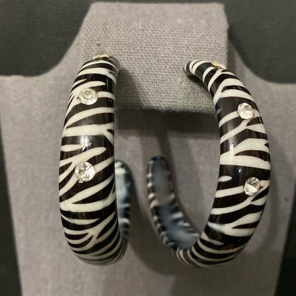 Set of 2 Hoop pierced Earrings with rhinestones - Picture 3 of 9